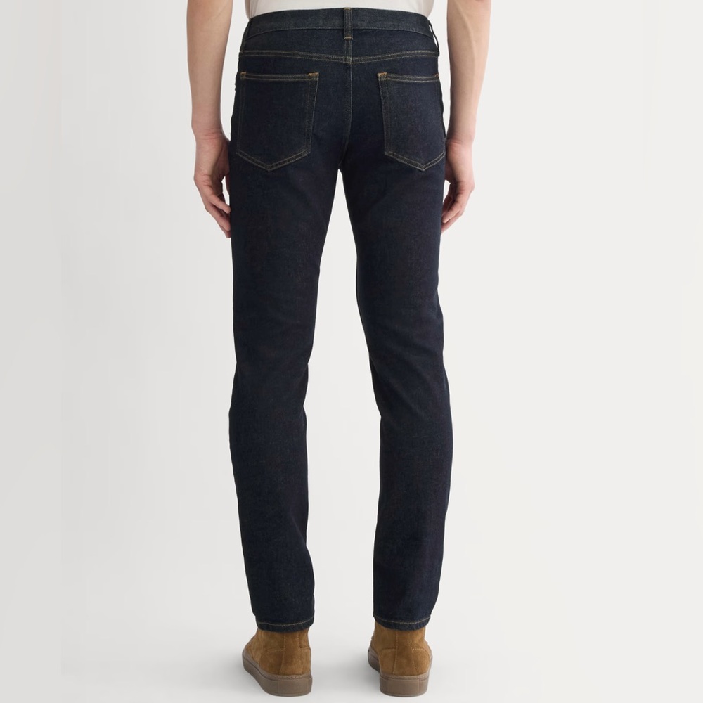 Everlane - Men’s The Slim Performance Denim Jeans in Dark Indigo - Picture 3 of 8